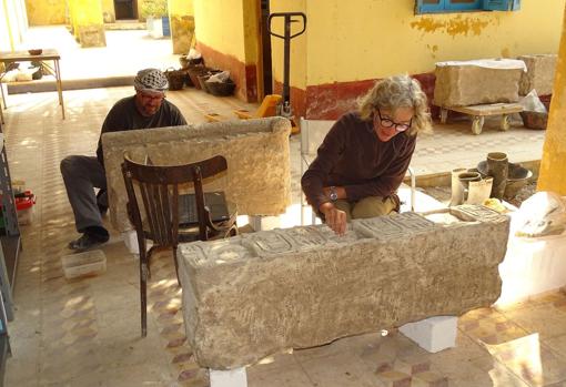 Durante los trabajos de limpieza, conservación y documentación de los bloques del templo ptolemaico