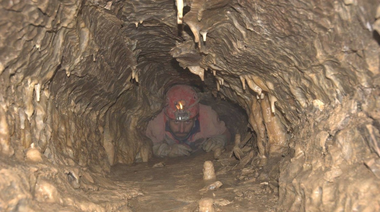 El viaje al centro de la Tierra de un espeleólogo andaluz