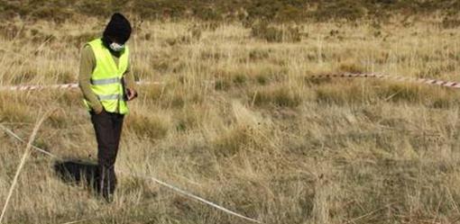 El arqueólogo Iván Aguilera, durante las labores de prospección de un campamento romano