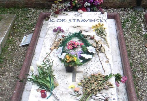 La tumba de Stravinski en el cementerio de la isla de San Michele, en Venecia