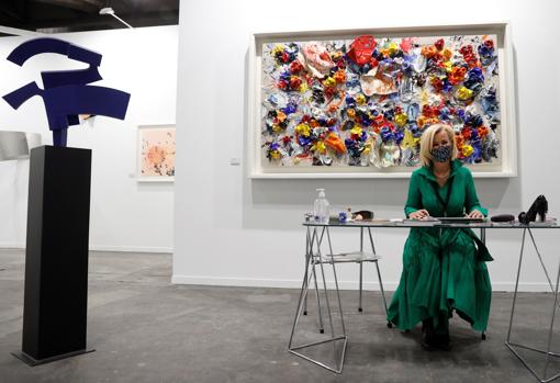 Aurora Vigil-Escalera en su estand del Pabellón 6