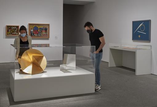 Obras de Lygia Clark en el nuevo montaje de la colección del Museo Reina Sofía