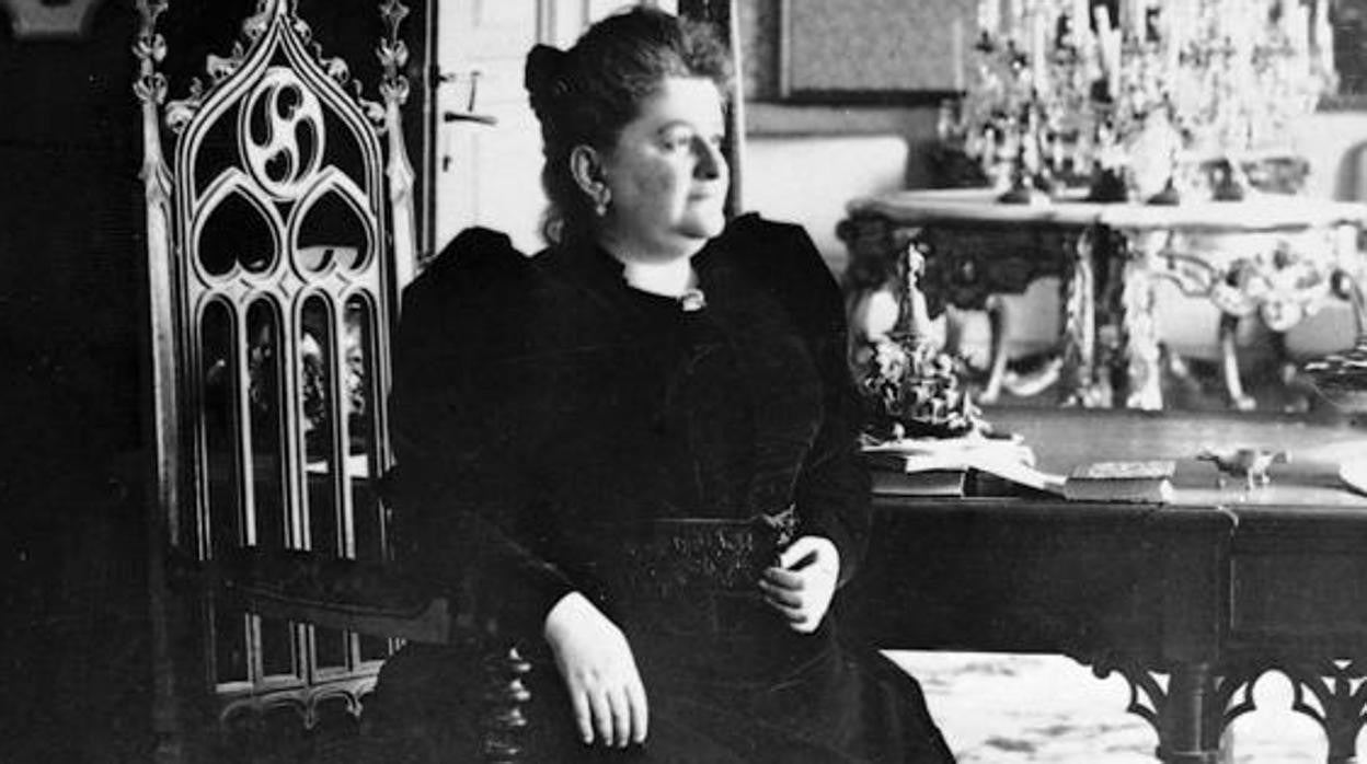 Emilia Pardo Bazán retratada en 1890