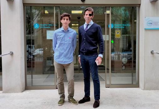 Manuel Perera, acompañado por su apoderado, Juan José Padilla, abandonó el lunes el Hospital Nuestra Señora del Rosario