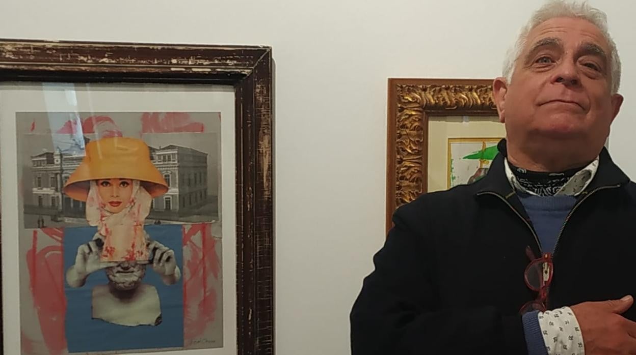 El artista Miguel Caiceo posa en la muestra que se puede visitar en Tomares hasta el 12 de junio