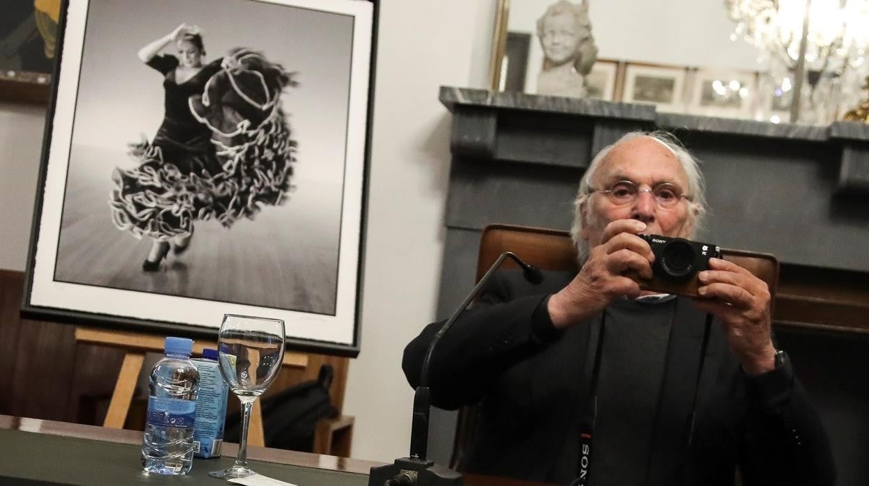 Carlos Saura retrata a la prensa en el Círulo de Bellas Artes de Madrid