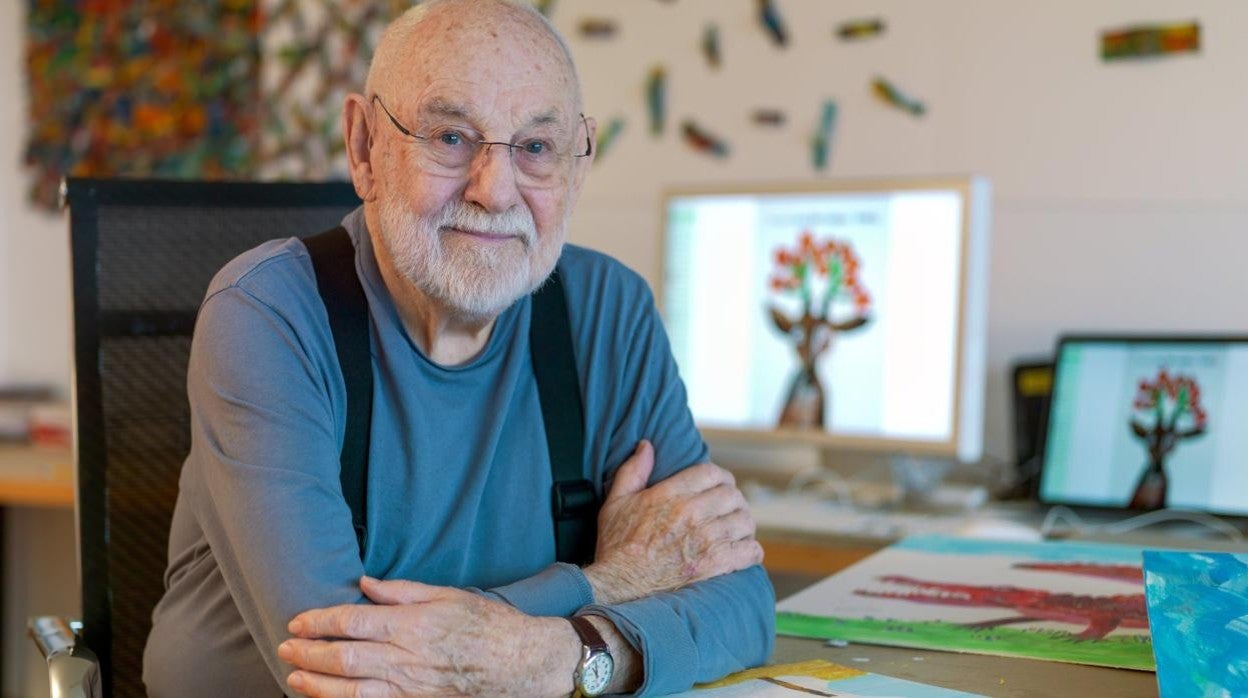 El autor de libros infantiles Eric Carle en su estudio en Carolina del Norte (EE.UU.)