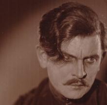 El actor Zdenek Štepánek, elegido para dar la noticia en la radio de la cesión de parte de Checoslovaquia a Hitler