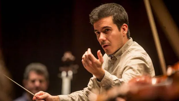 La Orquesta Sinfónica de Sevilla celebra su 30 aniversario con el director Nuno Coelho y el bajo Peter Kellner