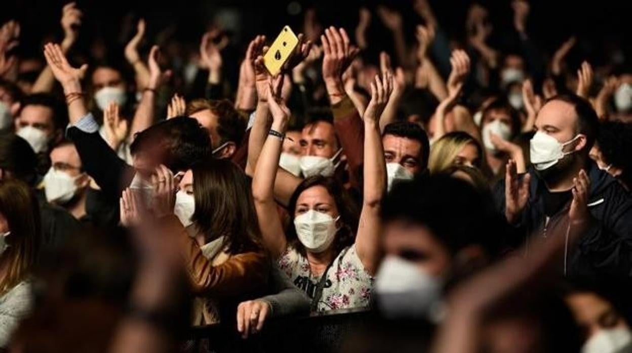 Concierto multitudinario de Love of Lesbian en el Palau Sant Jordi ante 5.000 personas en marzo de 2021