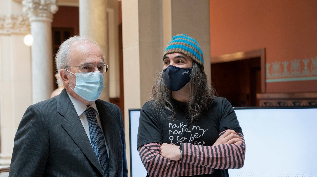 Santiago Muñoz Machado, director de la RAE, y Chema Alonso, director de la unidad global de consumo digital de Telefónica