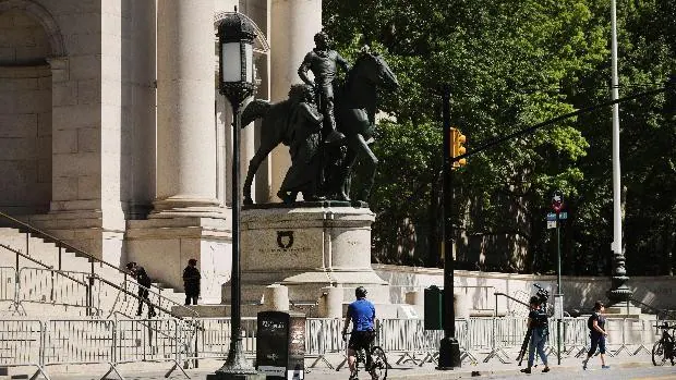 Retiran por racista la estatua de Roosevelt del Museo de Historia Natural de Nueva York