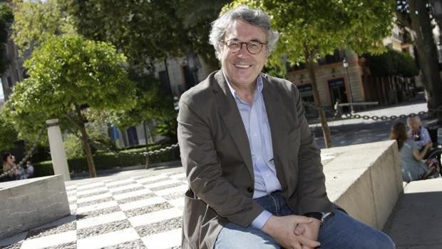 Andrés Trapiello: «Me interesan poetas como Cernuda que han vivido la poesía con una pobreza enorme»