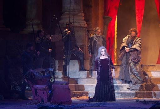 Concha Velasco en ‘Hécuba’, de Eurípides, memorable montaje