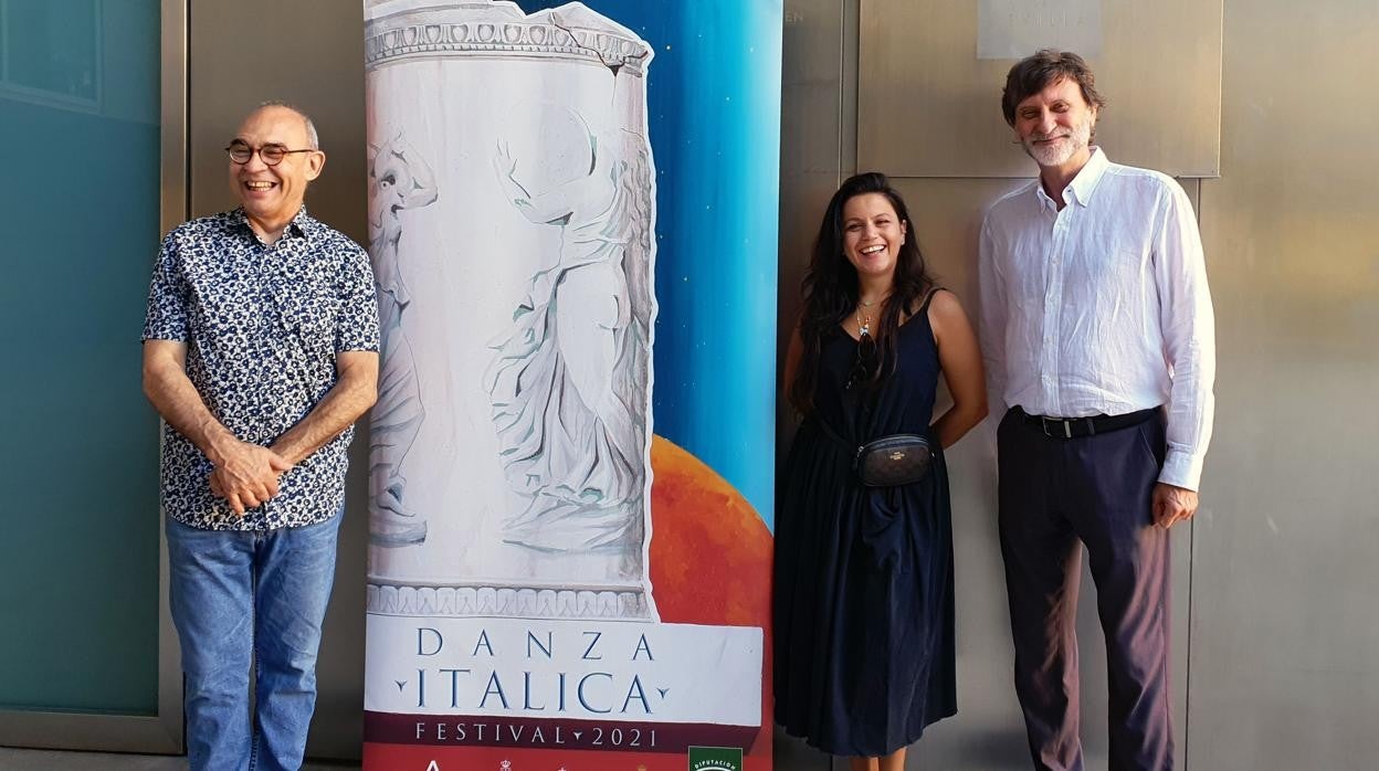 Juan Dolores Caballero, María Moreno y el director del festival, Pedro Chicharro