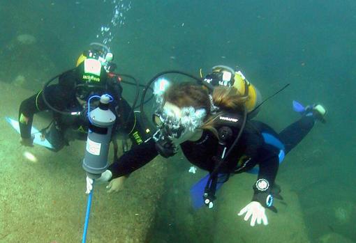 Myriam Seco, durante unas excavaciones en Alejandría en 2002 como arqueóloga subacuática