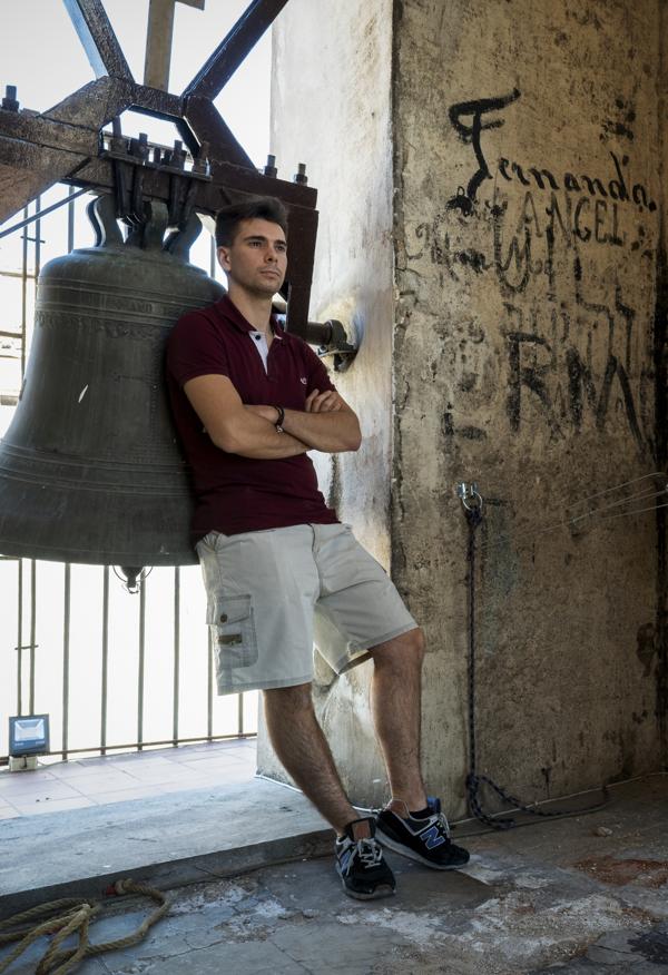 El campanero Luis Baldó, en la torre de la iglesia de San Ildefonso de Malasaña, en el centro de Madrid
