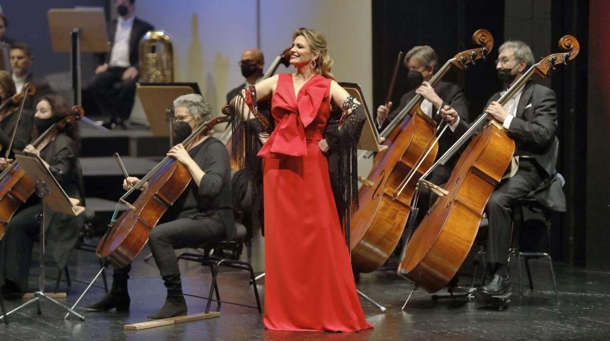 Ainhoa Arteta el pasado mayo durante la gala del XXX aniversario del Teatro de la Maestranza