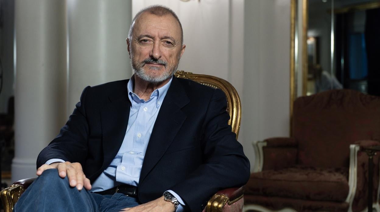 El escritor Arturo Pérez Reverte