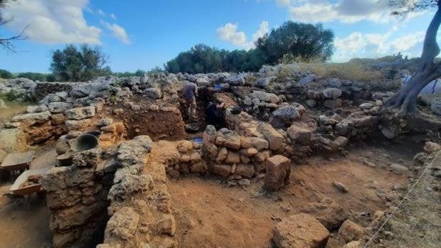 Hallan en Menorca un almacén repleto de material militar de soldados romanos del año 100 a. C.