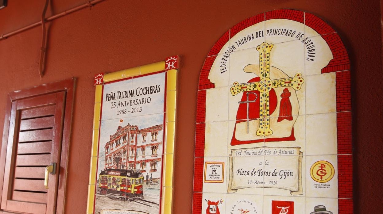 Carteles en la plaza de toros de Gijón