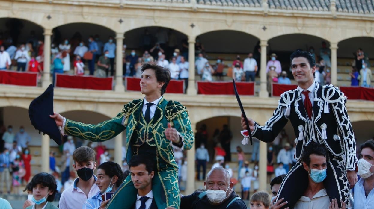 Siete orejas en la Goyesca de Ronda: Roca Rey y Pablo Aguado jugaron sus cartas