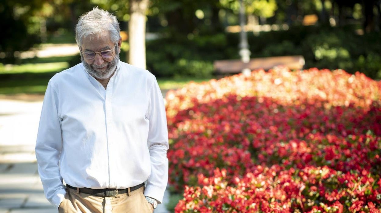 Antonio Muñoz Molina en el madrileño parque del Retiro