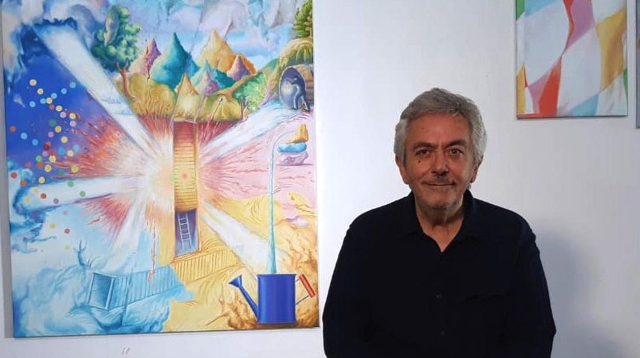 Chema Cobo ante su obra que se expone en la galería Weber-Lutgen de Sevilla