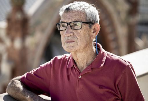 Dejó su trabajo en 2007, pero a sus 79 años no ha perdido su vocación de investigador. De hecho, en 2016 encontró en Valencia la firma de Miguel de Cervantes más antigua que se conserva