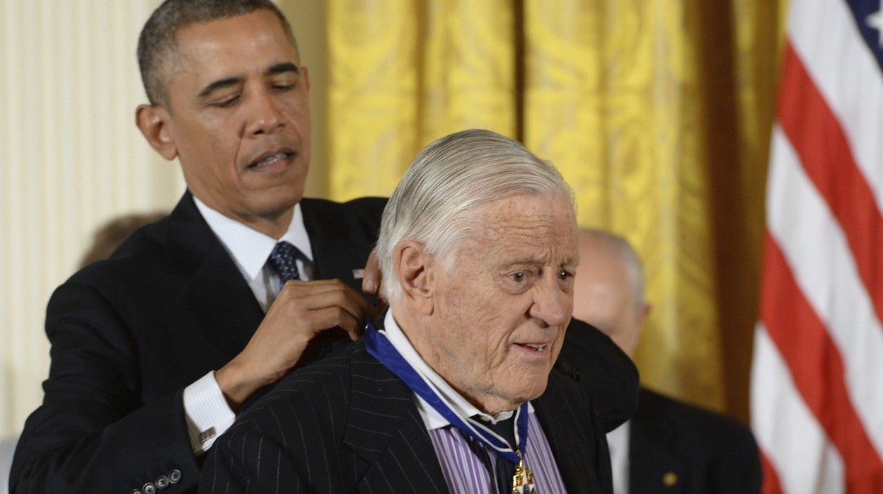 Obama impone la Medalla de la Libertad a Ben Bradlee