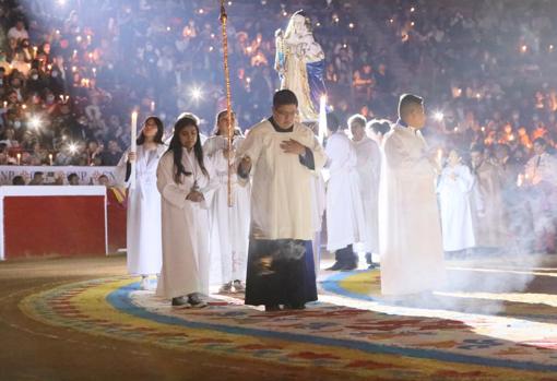 La Virgen del Rosario, en procesión por el ruedo capitalino