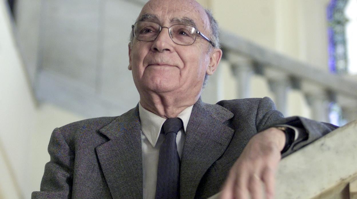 El escritor José Saramago durante la presentación de uno de sus libro