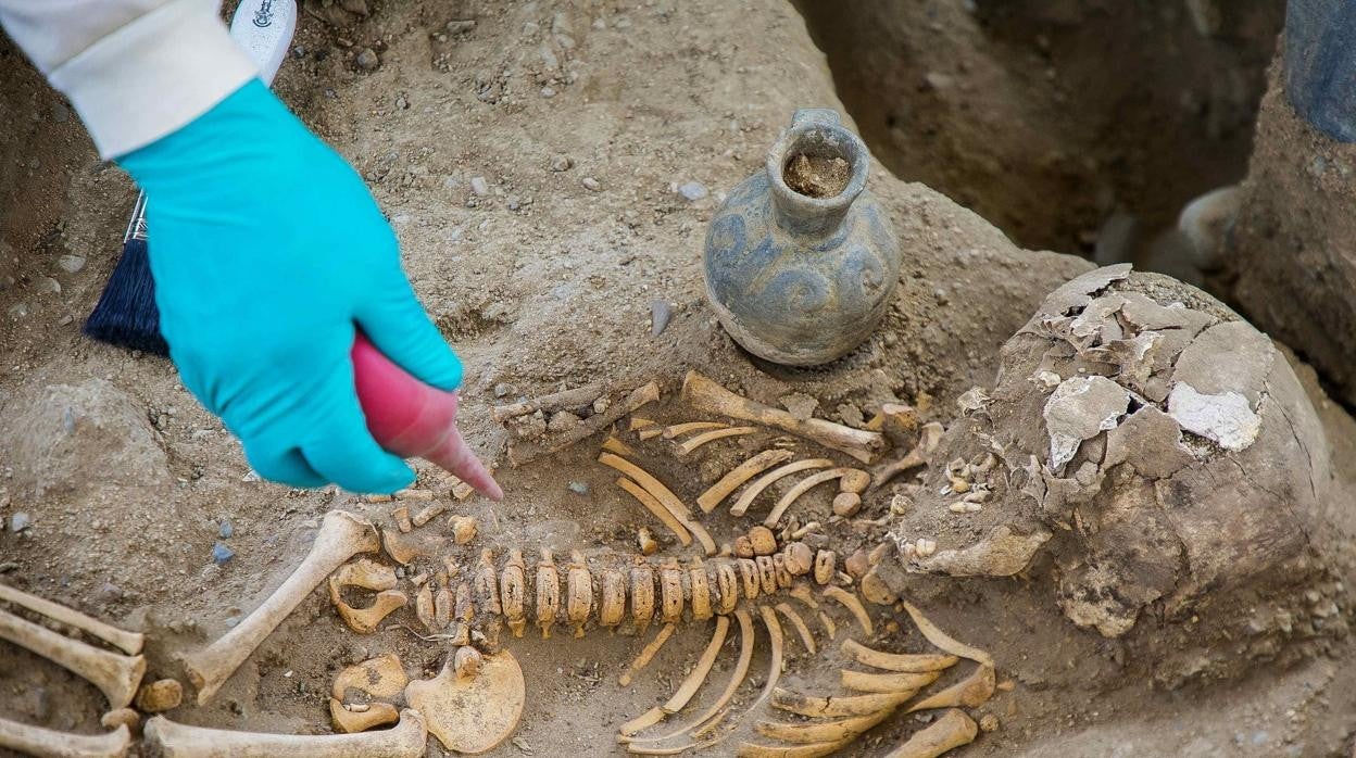 Restos humanos descubiertos en el complejo peruano de Chan Chan, la ciudad de adobe más grande de América,