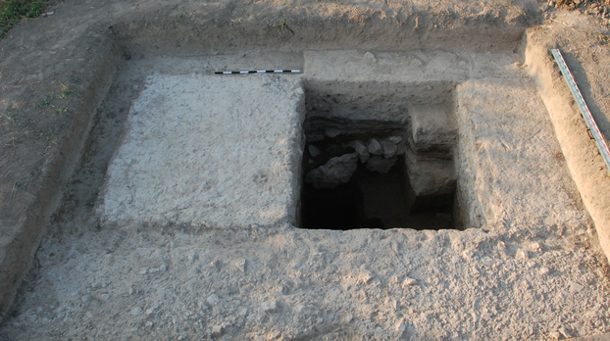 La excavación muestra un pilar del acueducto inacabado