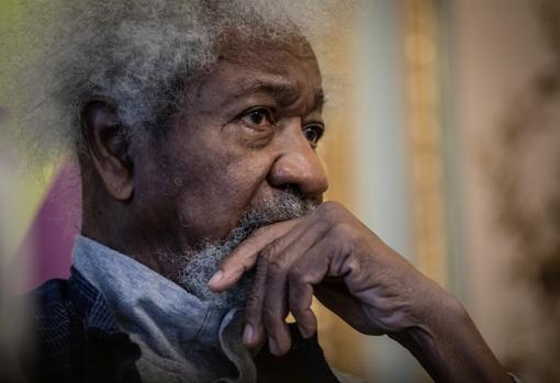 El escritor nigeriano Wole Soyinka, retratado en la Casa de América, en Madrid