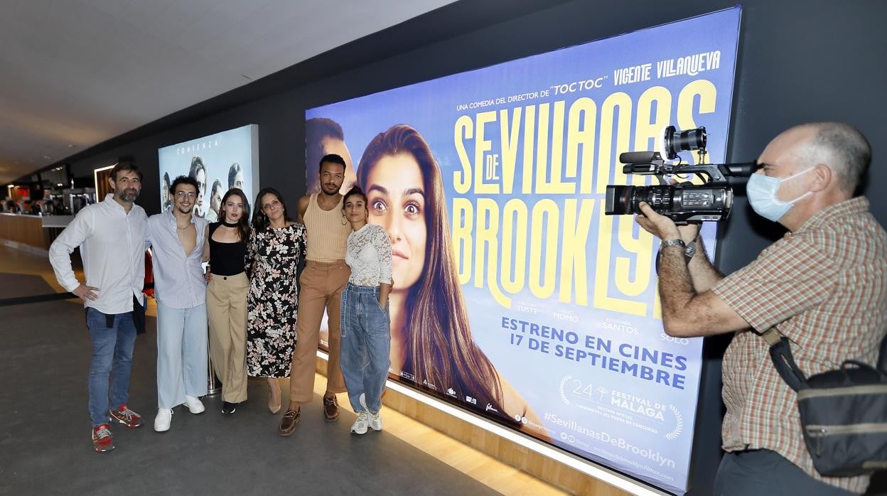 Parte del equipo de 'Sevillanas de Brookyn' durante su preestreno en Sevilla el pasado septiembre