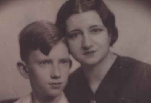 Fernán Gómez y su madre, Carola