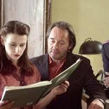 Fotograma de la serie televisiva basada en las novelas de Brunetti