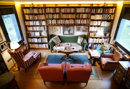 La biblioteca personal de la autora consta de unos tres mil ejemplares