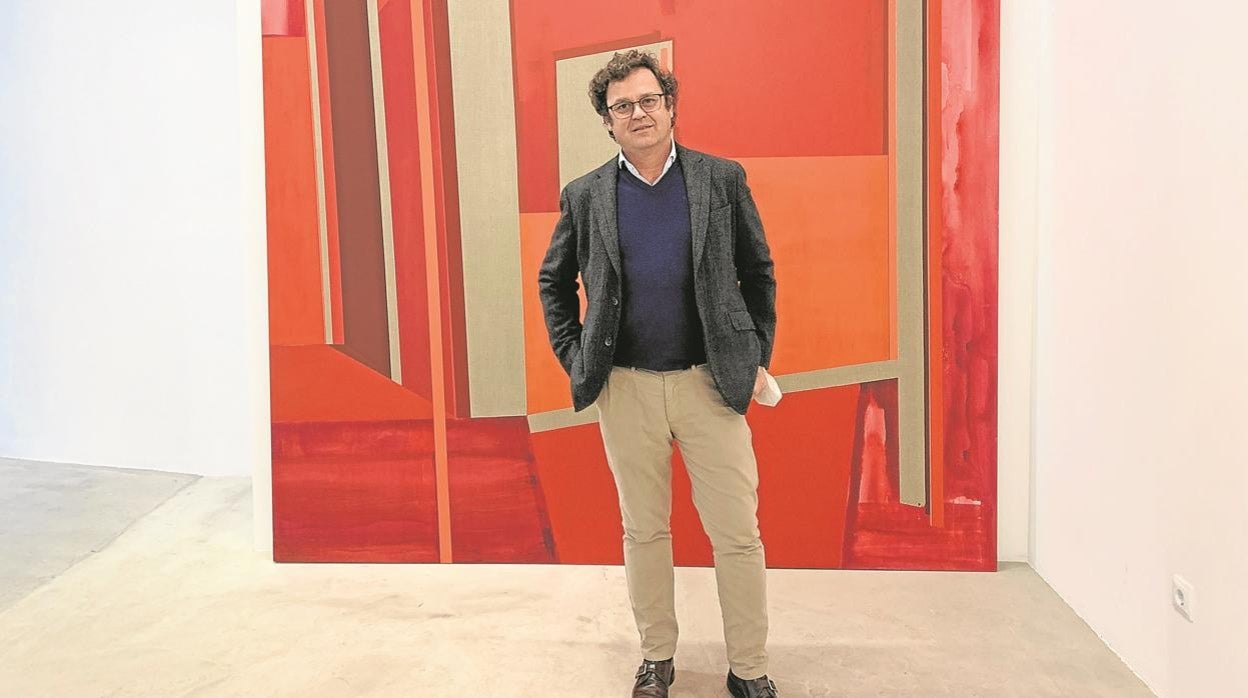 Juan Silió en su galería de Madrid