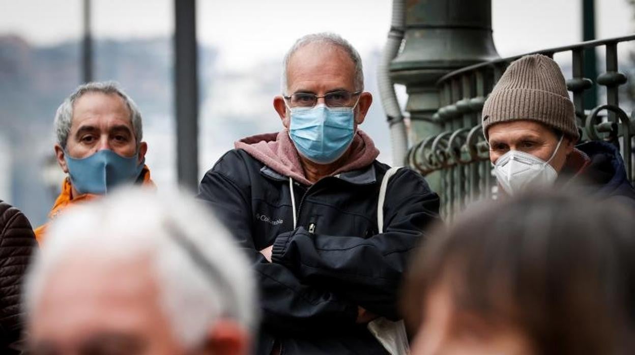 Mikel Antza en el centro, en el acto en su defensa