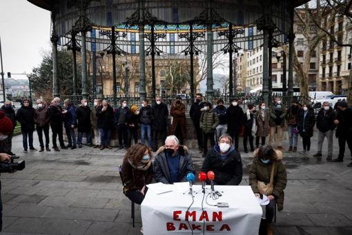 Más de cien escritores vascos, entre ellos dos premios Nacionales, firman un texto de apoyo al histórico etarra &#039;Mikel Antza&#039;