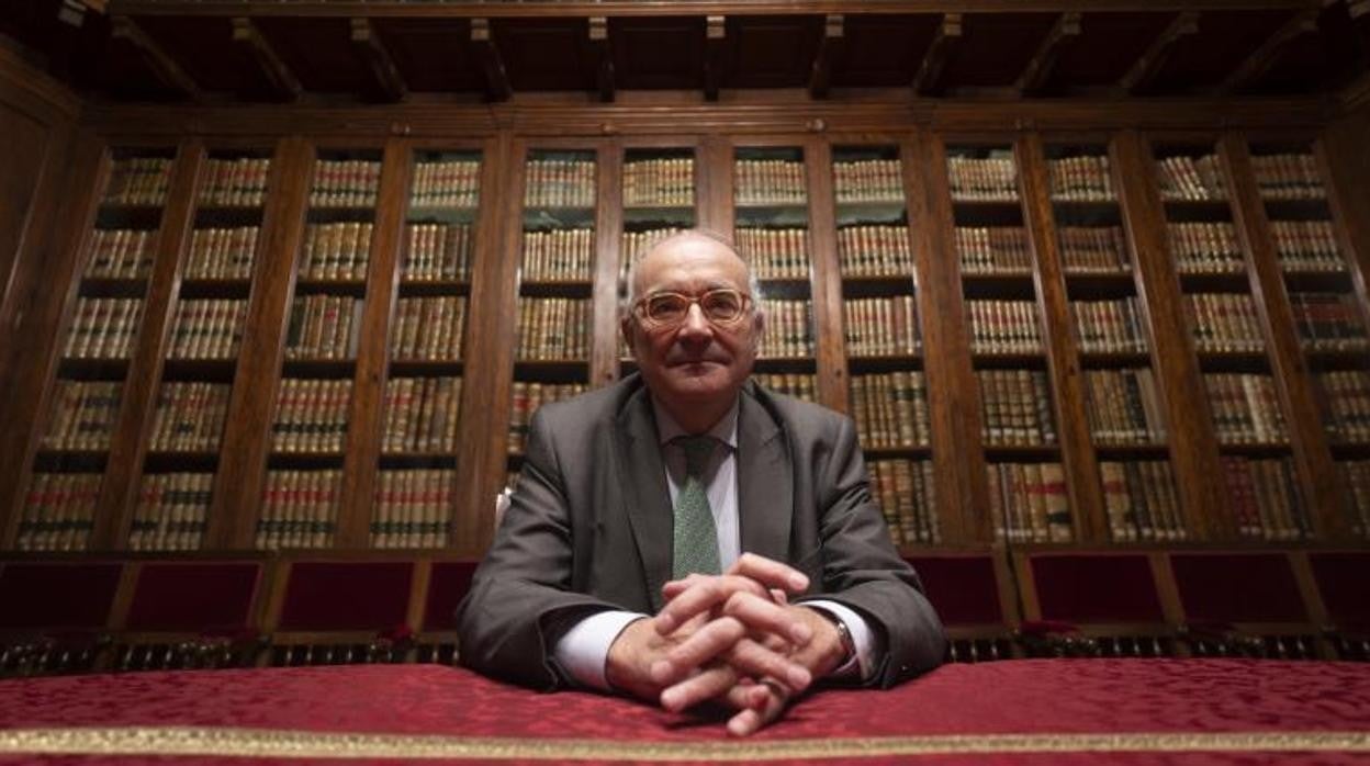 Benigno Pendás en la sede de la Real Academia de Ciencias Morales y Políticas