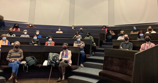 El Club de lectura 'Sin género de dudas', en el Paraninfo de la Universidad de Zaragoza.