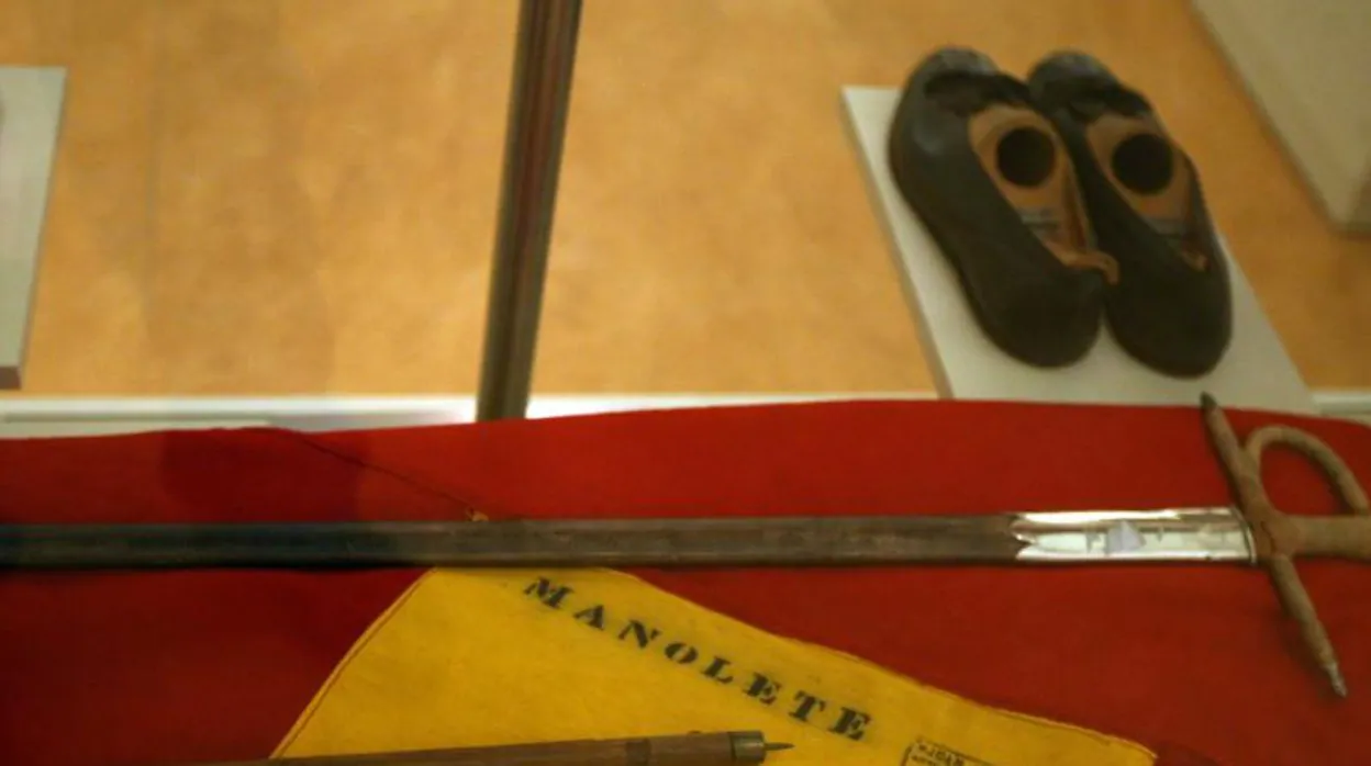 Las últimas espada y muleta de Manolete, en el Museo de Las Ventas