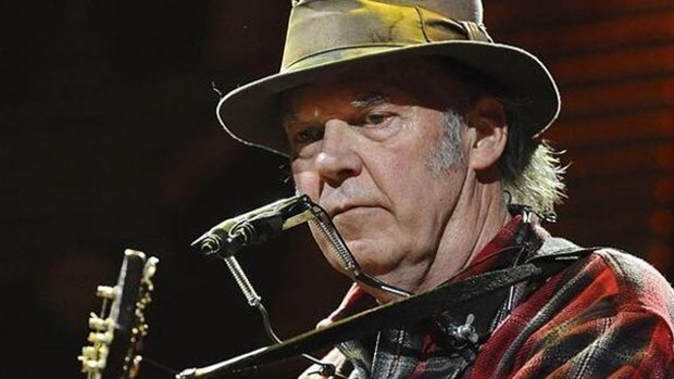 Neil Young, a los empleados de Spotify: «Dejad esa empresa antes de que se trague vuestras almas»