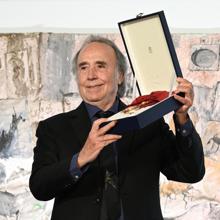 Serrat, tras recibir el galardón