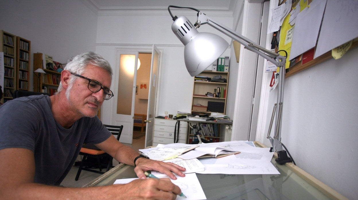 Miguel Gallardo, en su estudio de Barcelona