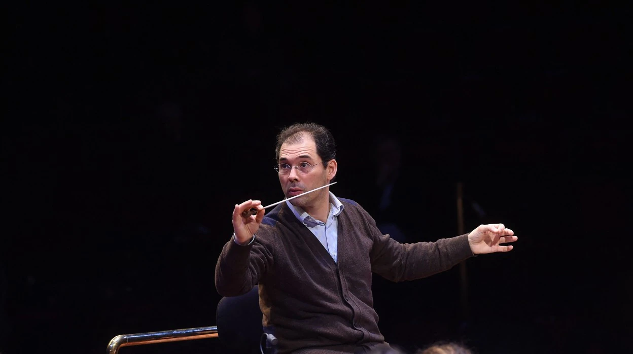 Tugan Sokhiev, que ha dimitido como director del musical Bolshoi y de la Orquesta Nacional del Capitole de Toulouse