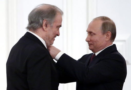 Valery Gergiev, condecorado por Putin